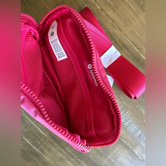 Lululemon Everywhere Belt Bag 1L Cherry Mist Fanny Pack Crossbody Designer New - Picture 15 of 16